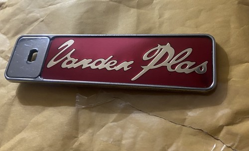 Jaguar xj6 emblem - jaguar,