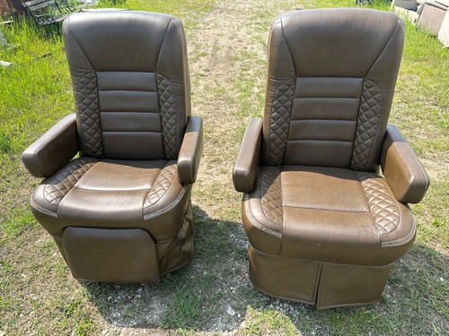 Villa power captains - villa, chairs