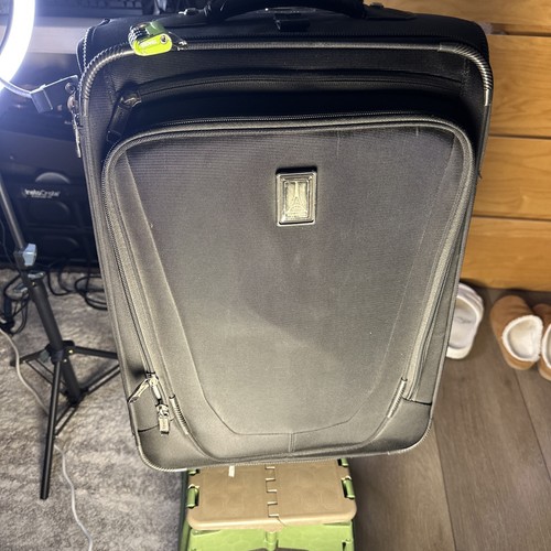 Travelpro crew luggage - 22",