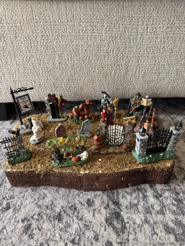 Lemax spooky town figures lot - lemax,
