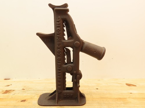 Vintage pratt mfg iron - w.m.e.,