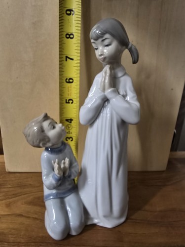 Lladro teaching pray - "teaching, girl