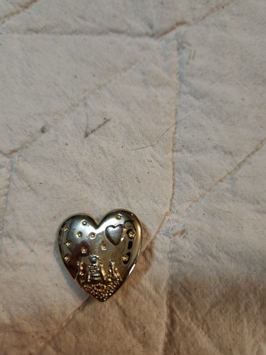 Shrek heart brooch badge x - heart,