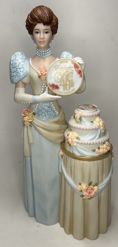 Avon mrs albee award doll - albee,