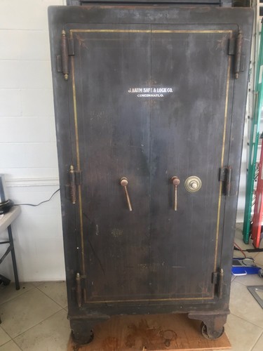 Antique floor safe wheels - on,