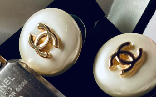 Vintage pearl chanel - pearl, logo