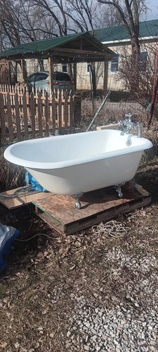 Pristine clawfoot tub - clawfoot,