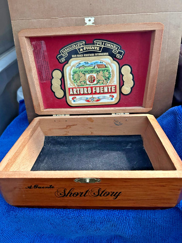 Arturo fuente hemingway short - arturo,