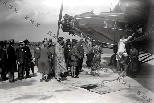 1920 passengers wait - 1920's, to