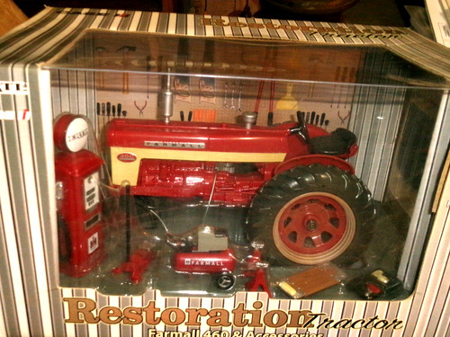 Ertl restoration tractor - 1/16,