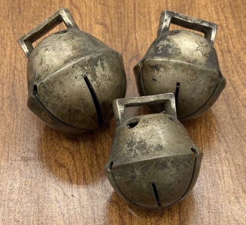 Antique brass sleigh bell - 3,