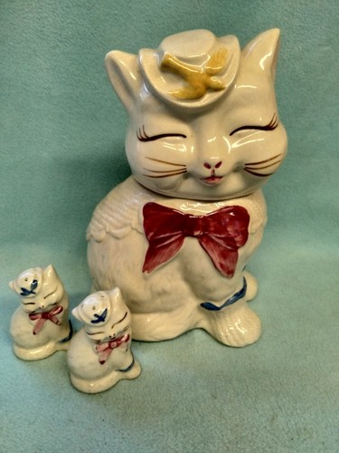 Vintage shawnee pottery - 40's,