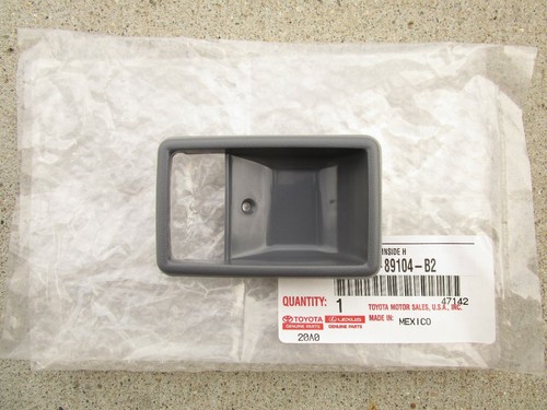 Toyota pickup front - 84, 89