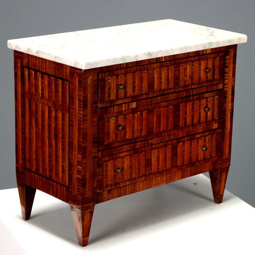 Small antique chest drawers - of,