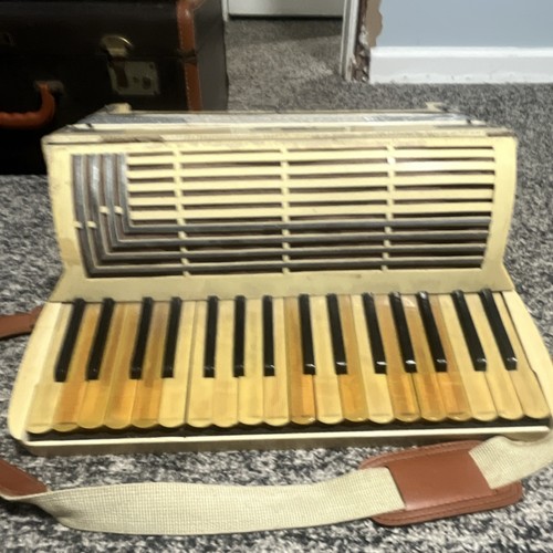 Polat piano accordion bass - accordion,