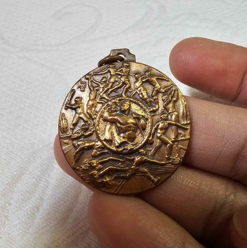 Vtg bronze sport center - bronze,