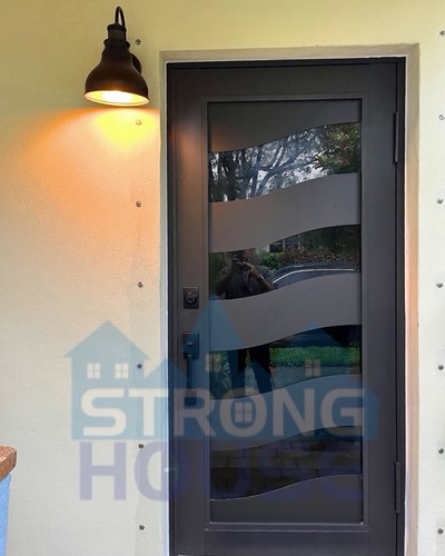 X81 strong house - 39”x81”,