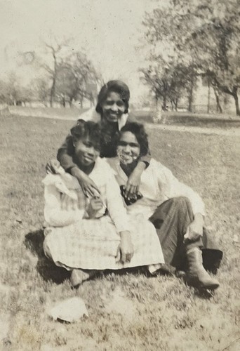 Vintage orig photograph pretty - photograph,