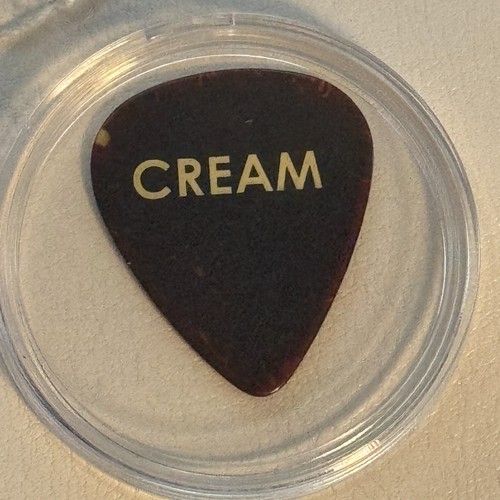 Cream guitar pick - royal, albert