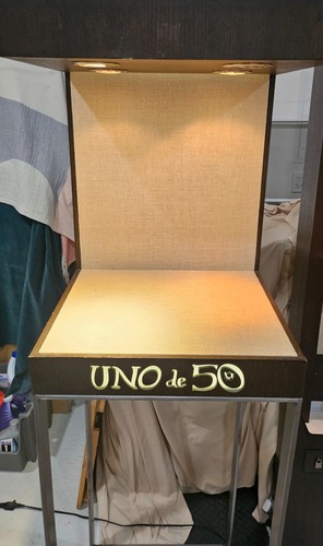 Window display case - display,