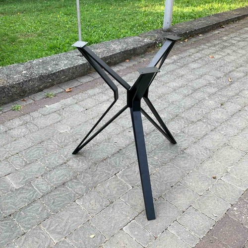 Disassemblable metal table - metal,