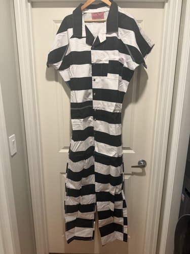 Black and white inmate jail - white,