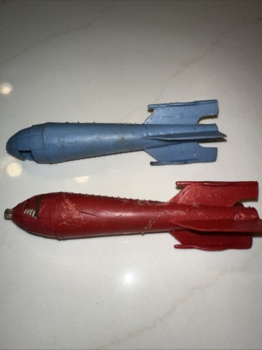 Vintage plastic rocket - 2,