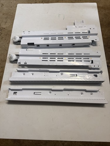 Refrigerator freezer drawer