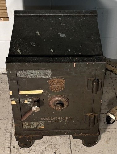 Antique victor safe - safe, lock