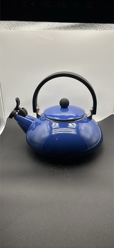 Creuset blue enamel tea - le,