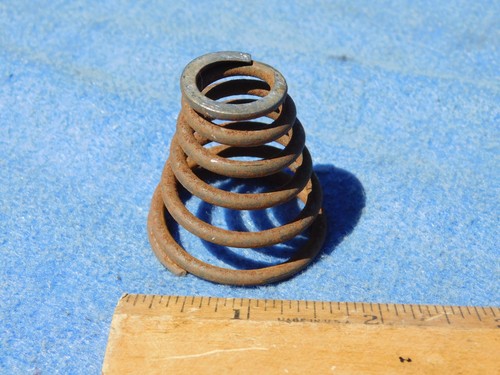 Wurlitzer chassis mount spring - mount,