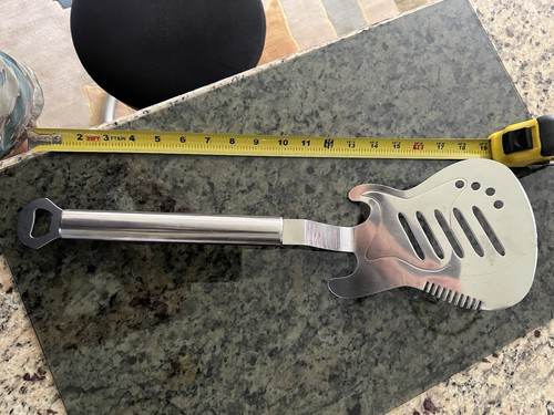 Oversized guitar grill - oversized, 19"