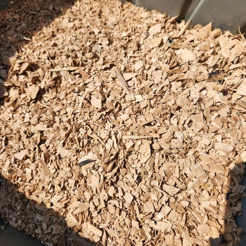 Oak whiskey barrel - whiskey, chips