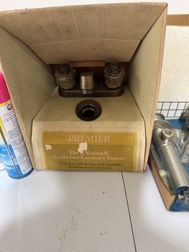Vintage nos peerless - vintage, lavatory