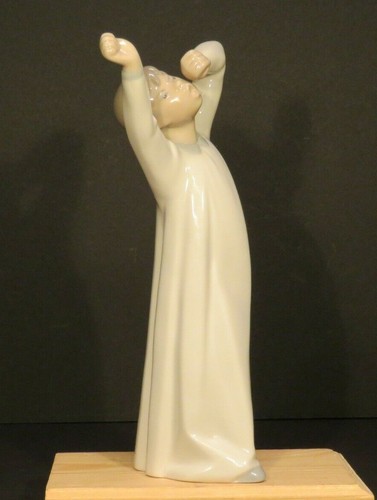 Lladro boy awakening 4870 - boy, awakening,