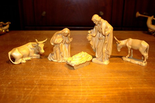 Anri wood carvings bernardi - anri,