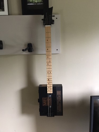 Cigar box guitar - cigar,