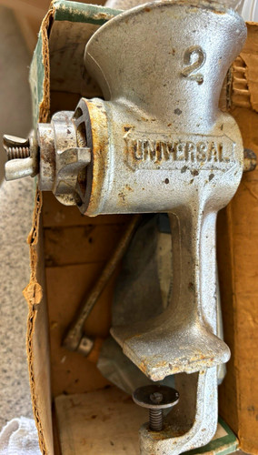 Universal hand crank - universal, no.