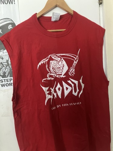 Red sleeveless exodus die - ,