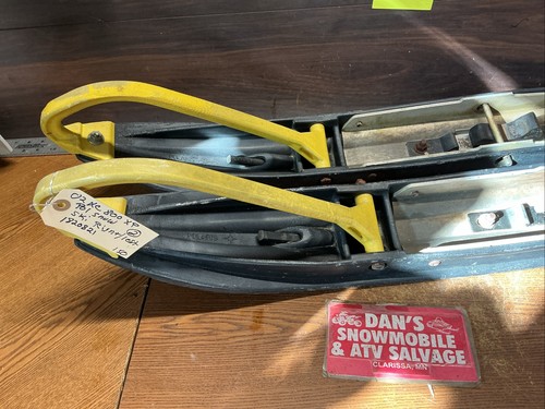Ski left right - &, skis