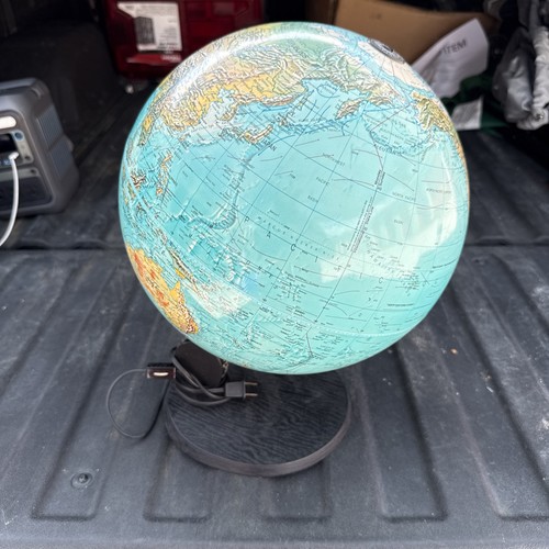 World globe vtg - world, 1985