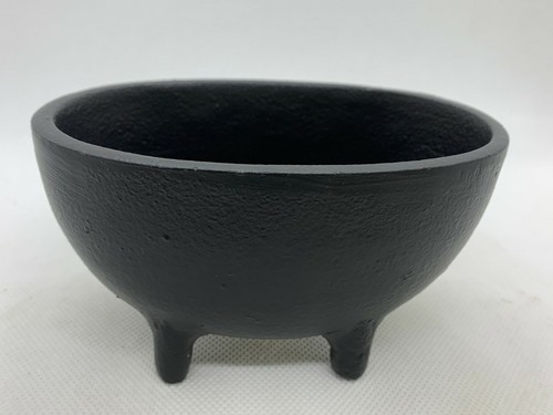 Large oval cast iron cauldron - large,