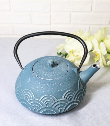 Silver blue seigaiha waves - blue,