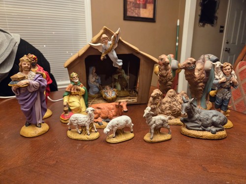 Handpainted piece nativity - 16,