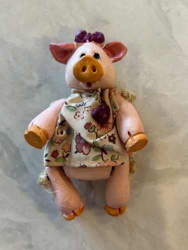 Russ berrie pig shelf - co.,