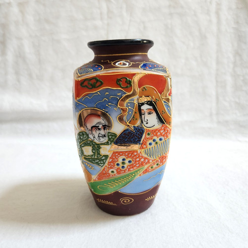 Asian satsuma style vase - satsuma, man