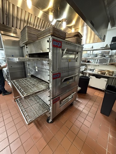 Oven pizza conveyor - pizza,, edge