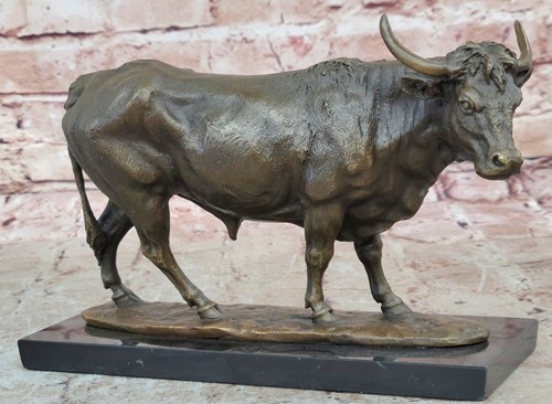 European cow statue 100 - statue, 100%