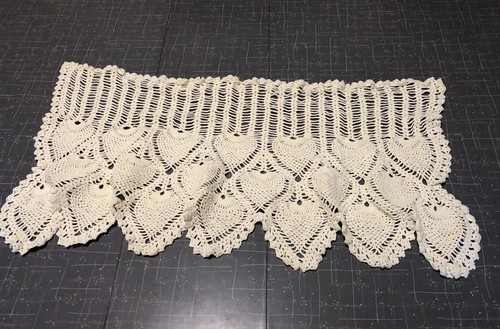 Crocheted table bookcase - table,