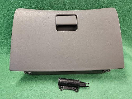 2005 toyota corolla dash - 2005, glove